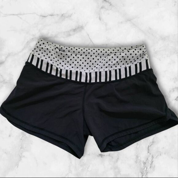 Lululemon Groovy Run Shorts Black Polka Dot Size 6 - Picture 1 of 6